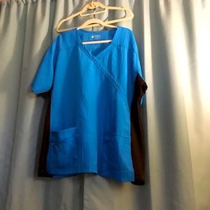 4x scrub top